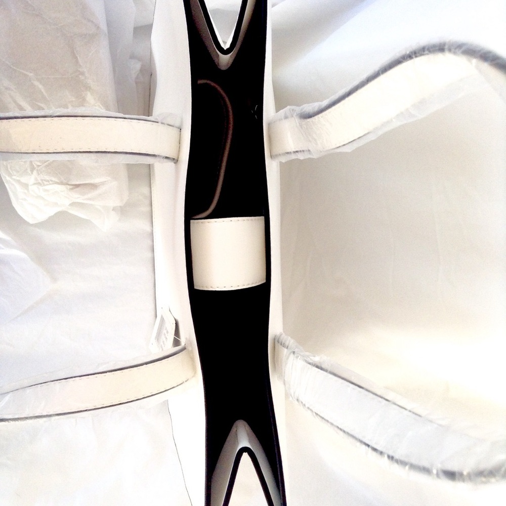 Chic French Connection Duffy Shopper Tote in White - Picture 4 of 8